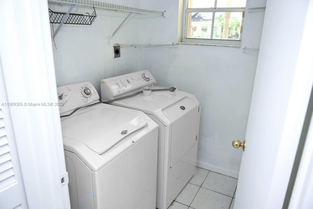 待售: $1,375,000 (4 贝兹, 2 浴室, 2490 平方英尺)