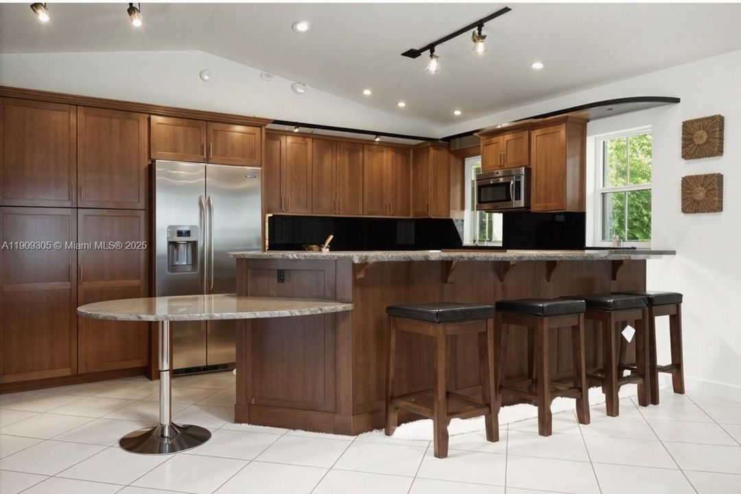 Virtual Staged Kitchen Remodeling