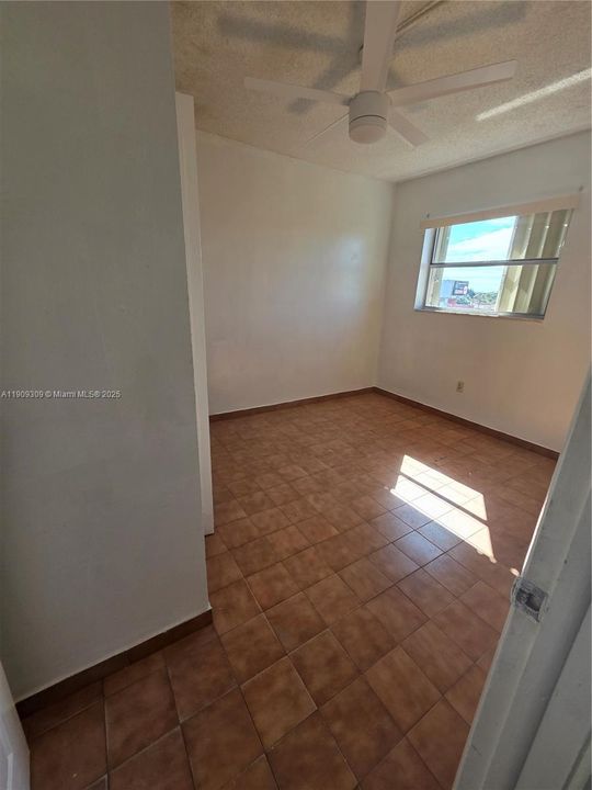 En Venta: $235,000 (2 camas, 1 baños, 715 Pies cuadrados)
