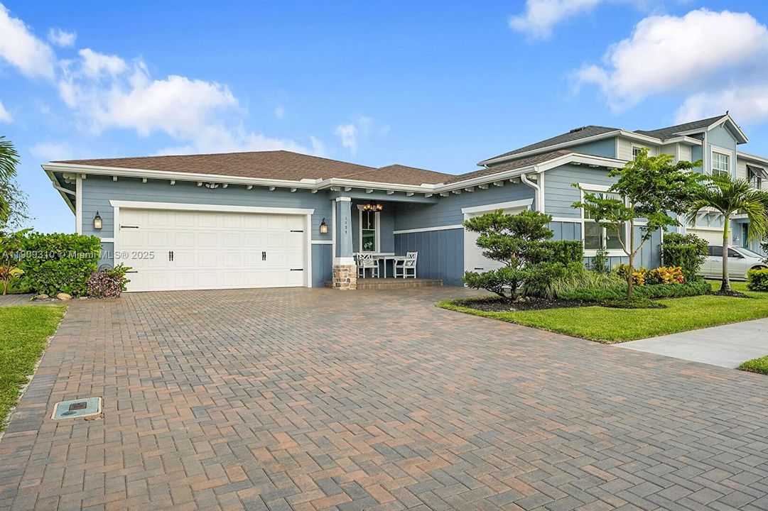 For Sale: $750,000 (4 beds, 3 baths, 2373 Square Feet)