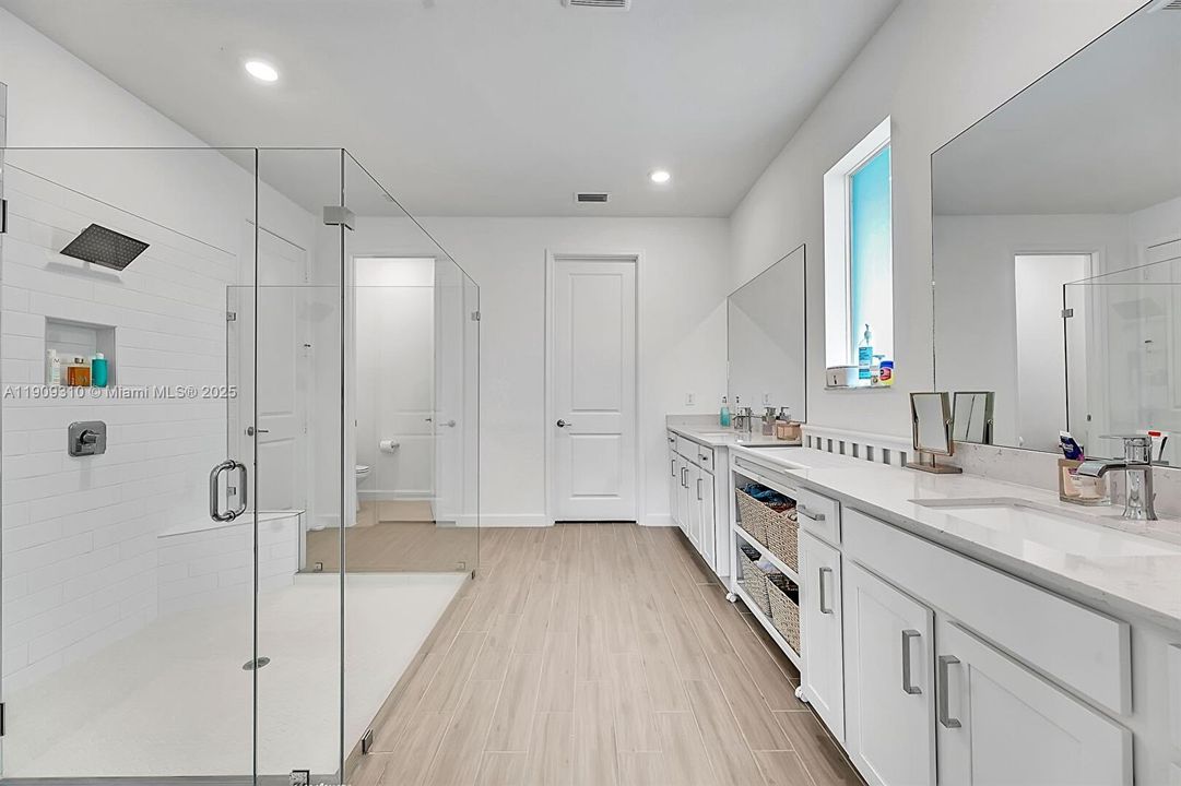 For Sale: $750,000 (4 beds, 3 baths, 2373 Square Feet)