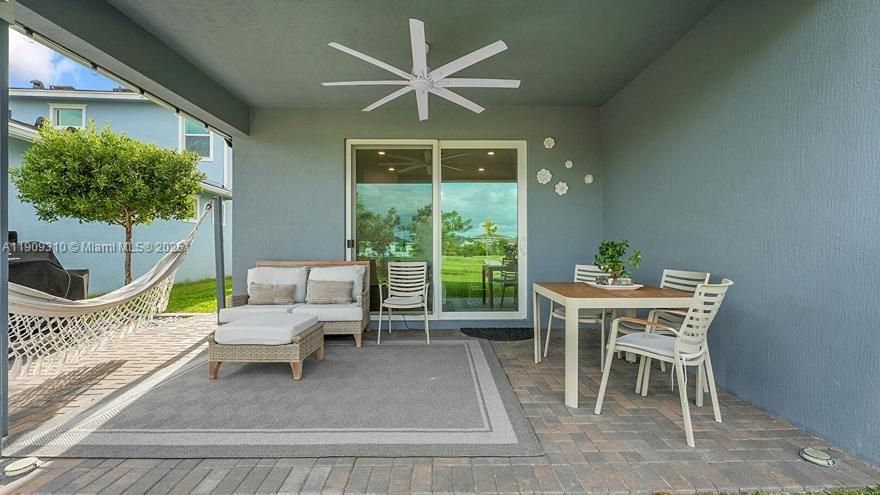 For Sale: $750,000 (4 beds, 3 baths, 2373 Square Feet)