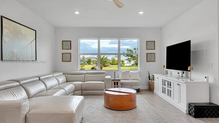 For Sale: $750,000 (4 beds, 3 baths, 2373 Square Feet)