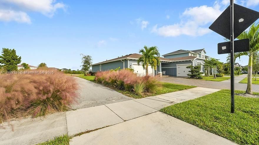 For Sale: $750,000 (4 beds, 3 baths, 2373 Square Feet)