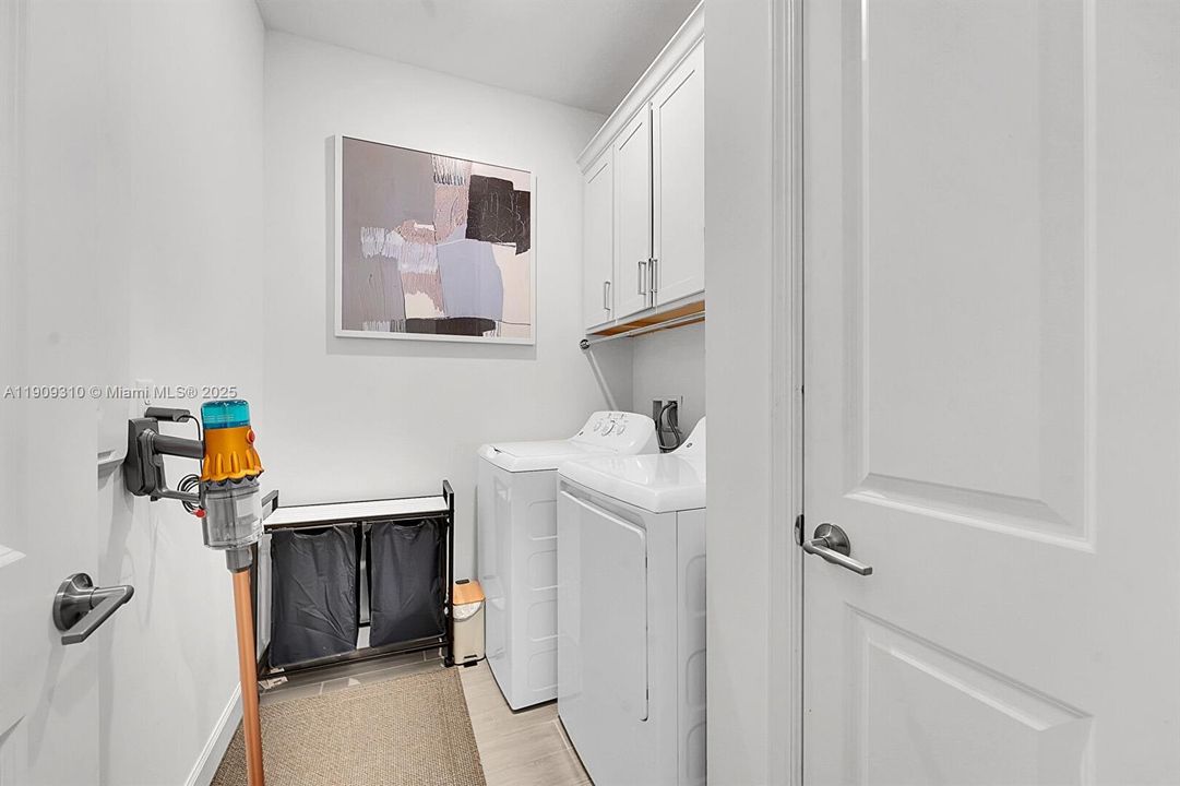 For Sale: $750,000 (4 beds, 3 baths, 2373 Square Feet)