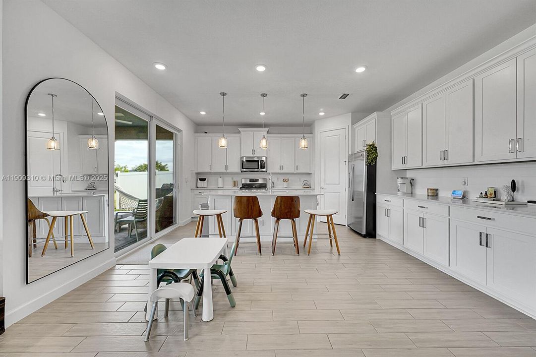 For Sale: $750,000 (4 beds, 3 baths, 2373 Square Feet)