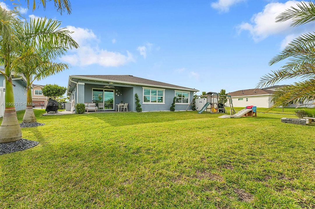 For Sale: $750,000 (4 beds, 3 baths, 2373 Square Feet)