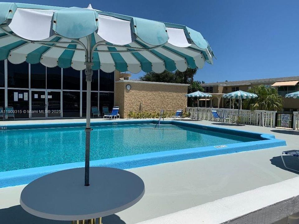 For Sale: $74,500 (1 beds, 1 baths, 624 Square Feet)