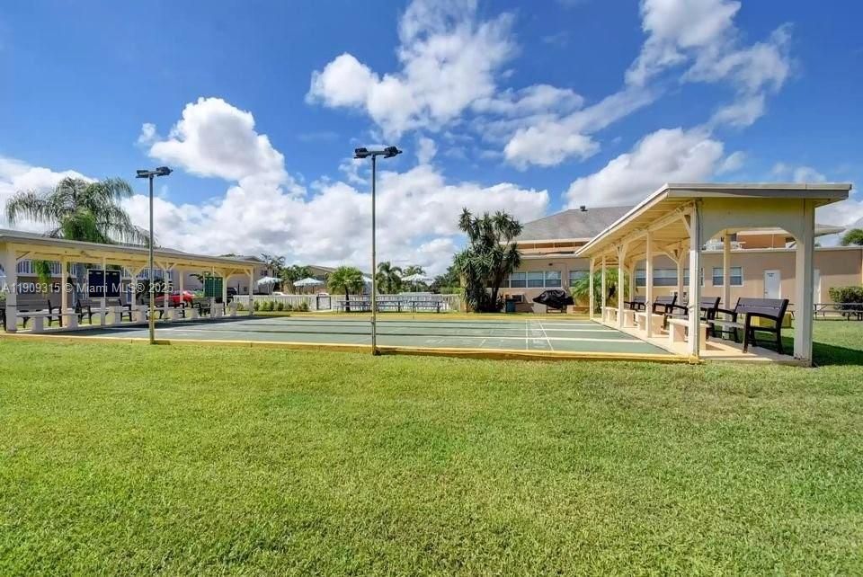 For Sale: $74,500 (1 beds, 1 baths, 624 Square Feet)