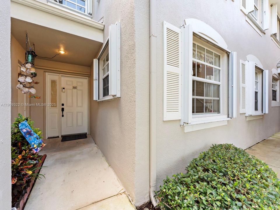 Active With Contract: $215,230 (2 beds, 2 baths, 1070 Square Feet)