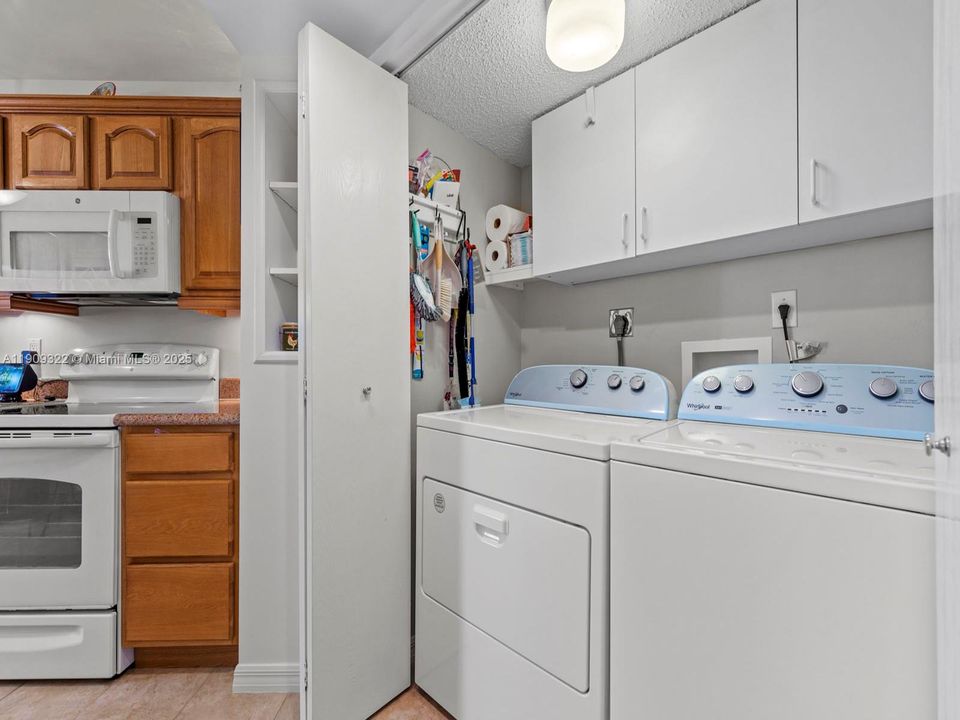 Active With Contract: $215,230 (2 beds, 2 baths, 1070 Square Feet)