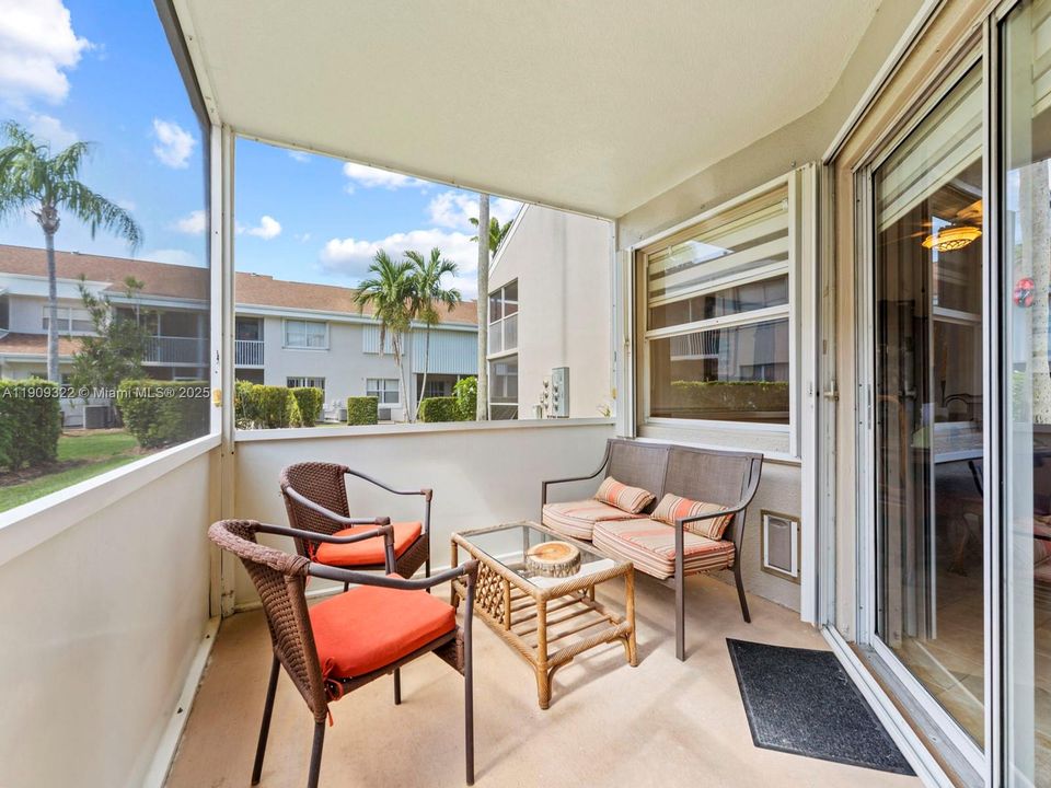 Active With Contract: $215,230 (2 beds, 2 baths, 1070 Square Feet)