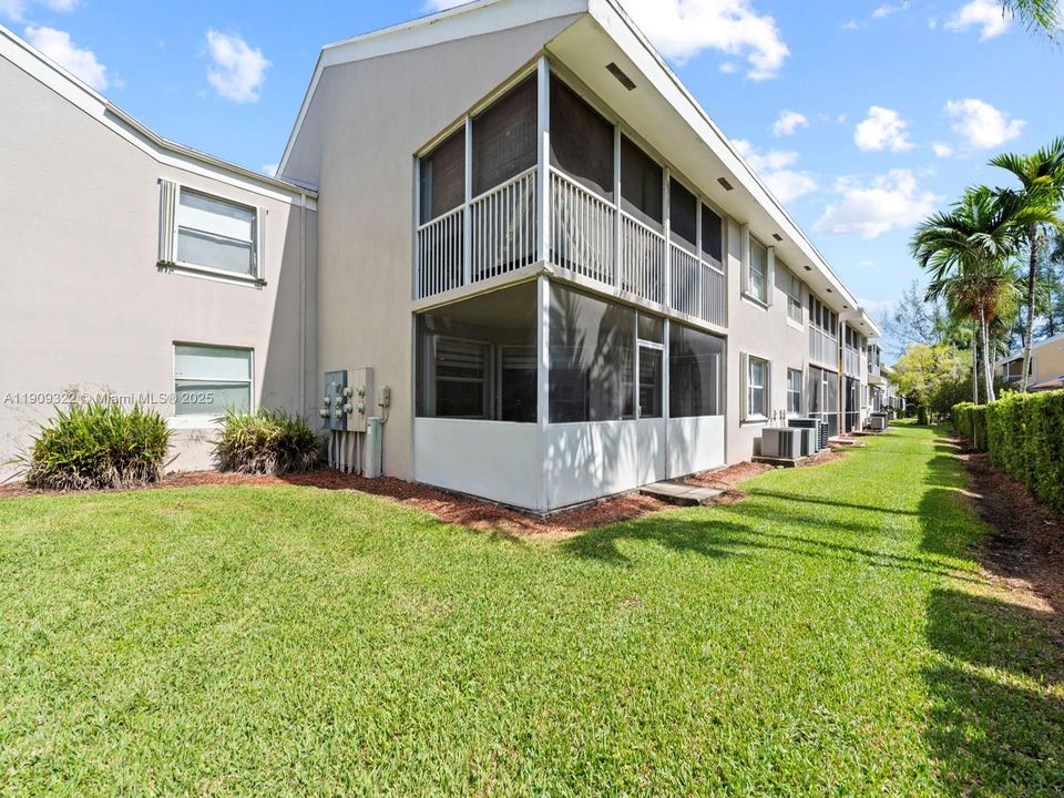 Active With Contract: $215,230 (2 beds, 2 baths, 1070 Square Feet)