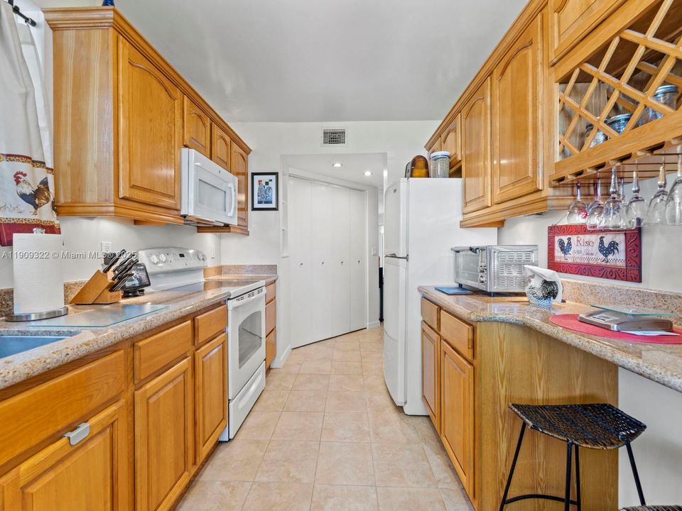 Active With Contract: $215,230 (2 beds, 2 baths, 1070 Square Feet)