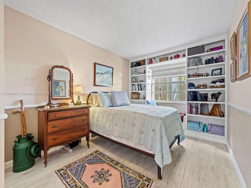 Active With Contract: $215,230 (2 beds, 2 baths, 1070 Square Feet)