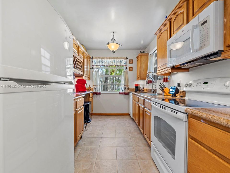 Active With Contract: $215,230 (2 beds, 2 baths, 1070 Square Feet)