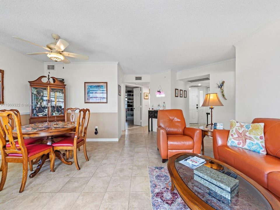 Active With Contract: $215,230 (2 beds, 2 baths, 1070 Square Feet)