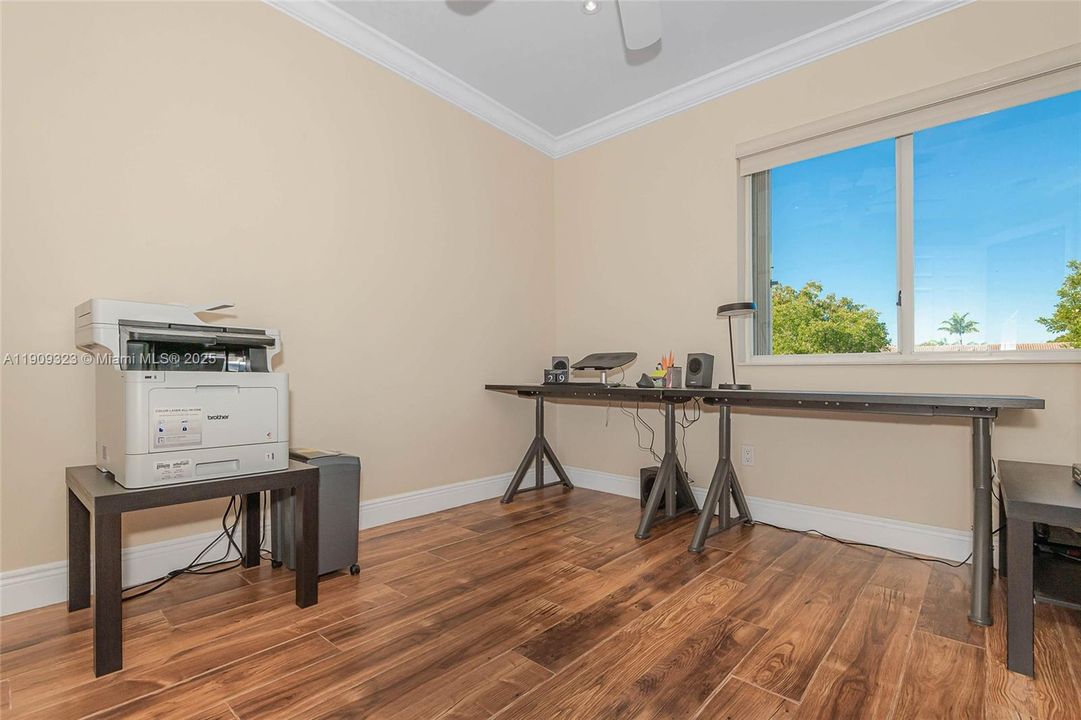 В аренду: $3,300 (3 спален, 2 ванн, 1361 Квадратных фут)