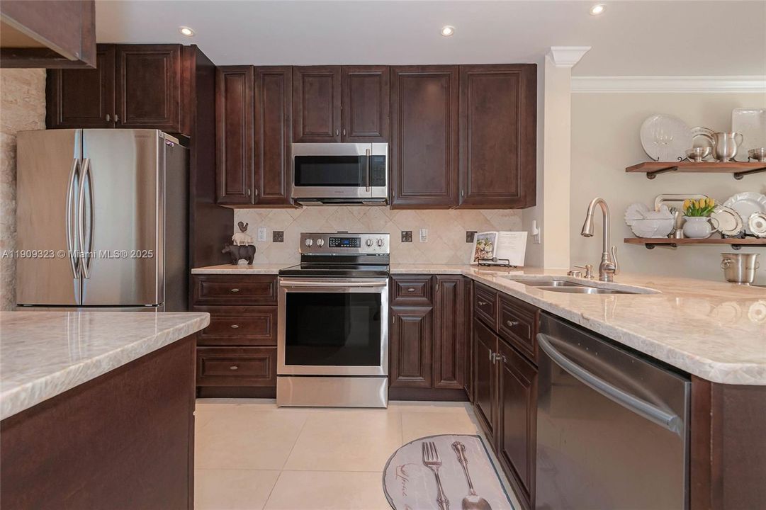 В аренду: $3,300 (3 спален, 2 ванн, 1361 Квадратных фут)