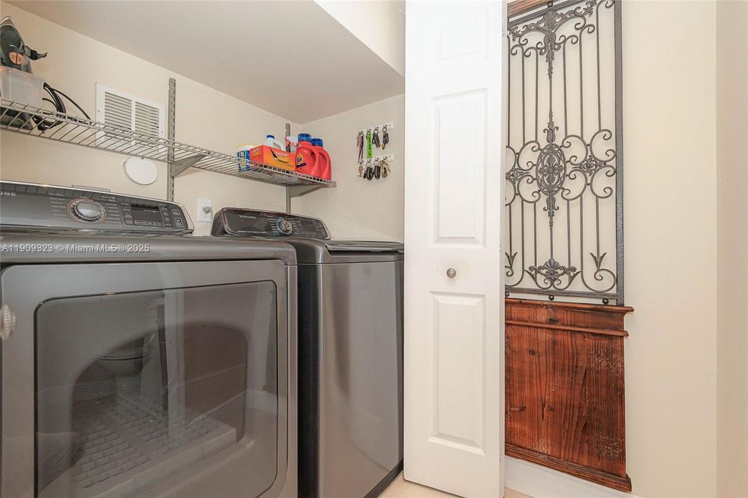 В аренду: $3,300 (3 спален, 2 ванн, 1361 Квадратных фут)