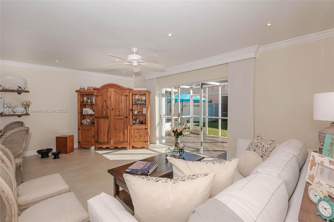 В аренду: $3,300 (3 спален, 2 ванн, 1361 Квадратных фут)