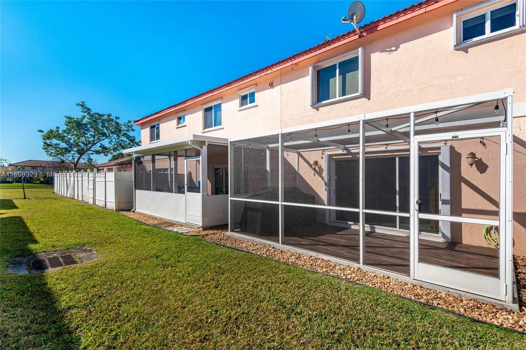 В аренду: $3,300 (3 спален, 2 ванн, 1361 Квадратных фут)