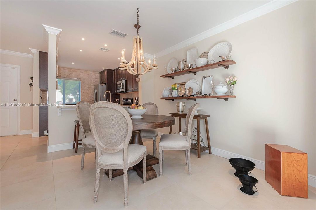 В аренду: $3,300 (3 спален, 2 ванн, 1361 Квадратных фут)