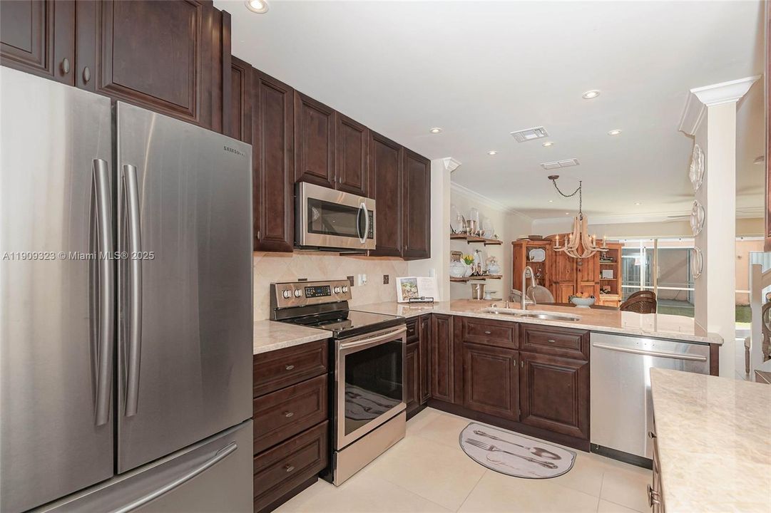 В аренду: $3,300 (3 спален, 2 ванн, 1361 Квадратных фут)