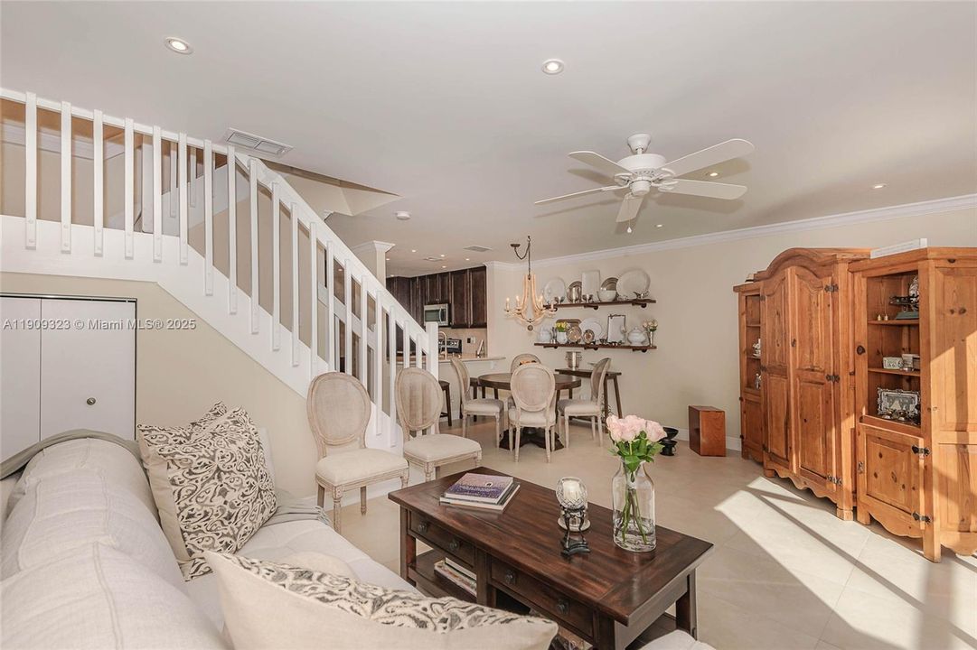 В аренду: $3,300 (3 спален, 2 ванн, 1361 Квадратных фут)