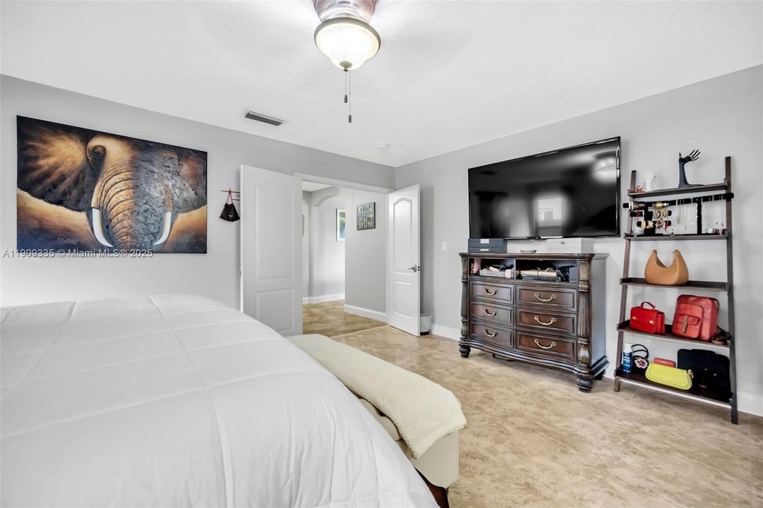 待售: $1,100,000 (4 贝兹, 2 浴室, 2513 平方英尺)