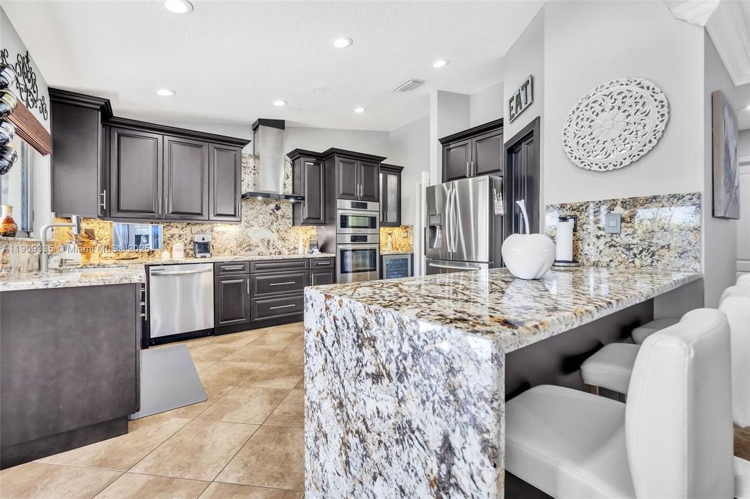 待售: $1,100,000 (4 贝兹, 2 浴室, 2513 平方英尺)