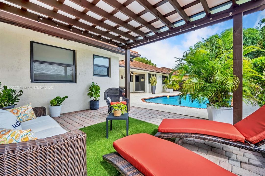 待售: $1,100,000 (4 贝兹, 2 浴室, 2513 平方英尺)