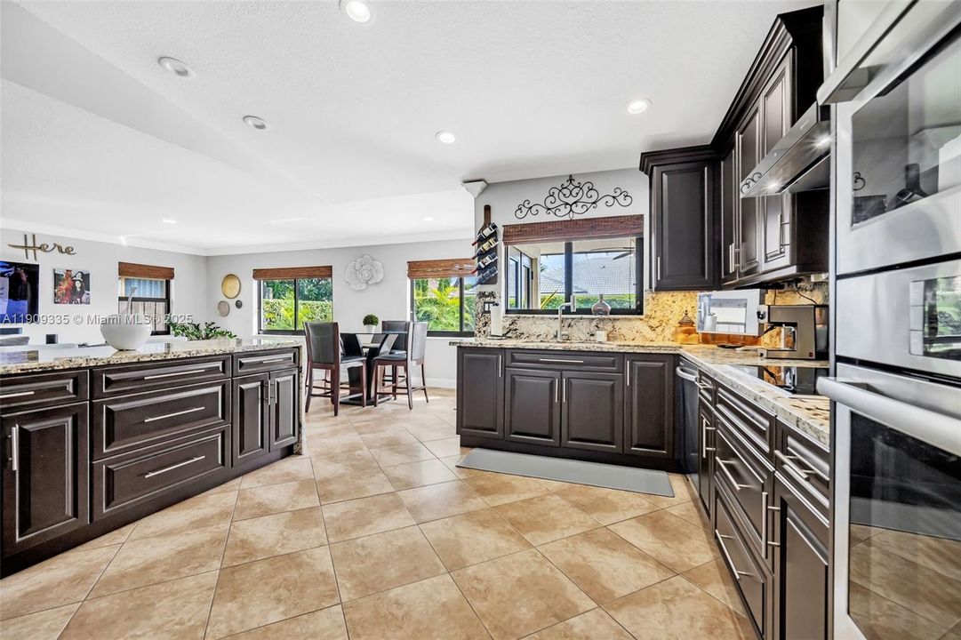 待售: $1,100,000 (4 贝兹, 2 浴室, 2513 平方英尺)