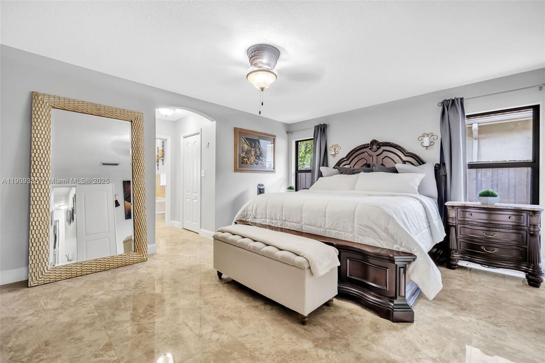 待售: $1,100,000 (4 贝兹, 2 浴室, 2513 平方英尺)