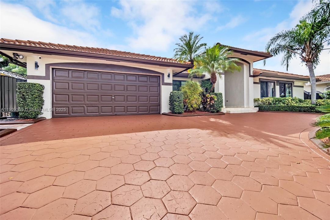 待售: $1,100,000 (4 贝兹, 2 浴室, 2513 平方英尺)