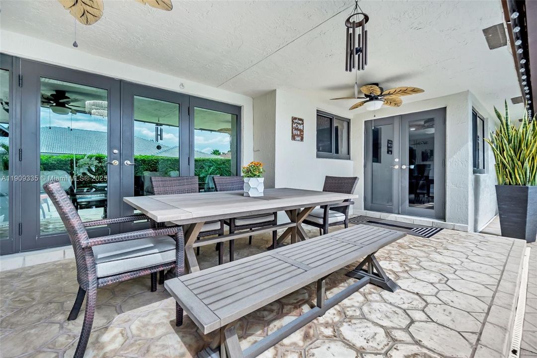 待售: $1,100,000 (4 贝兹, 2 浴室, 2513 平方英尺)