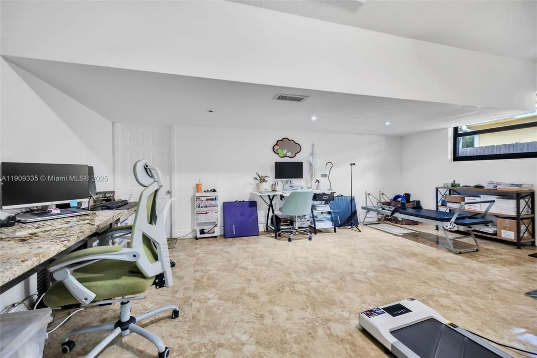 待售: $1,100,000 (4 贝兹, 2 浴室, 2513 平方英尺)