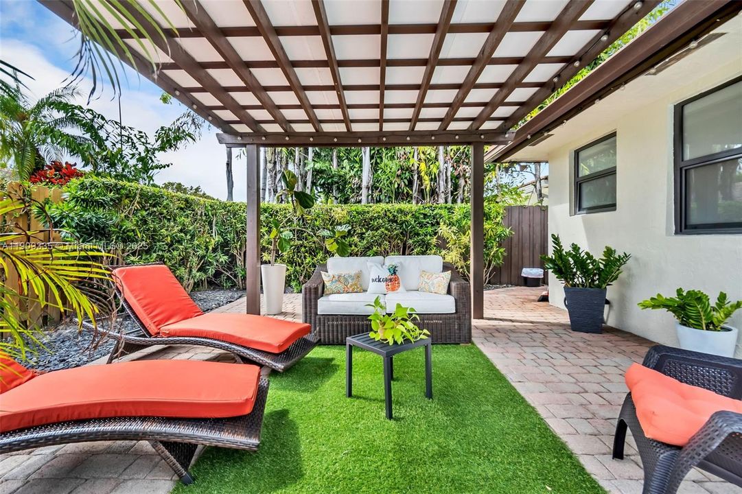 待售: $1,100,000 (4 贝兹, 2 浴室, 2513 平方英尺)