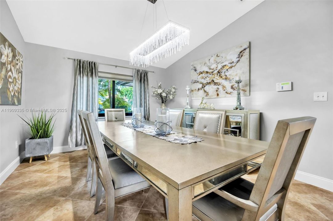 待售: $1,100,000 (4 贝兹, 2 浴室, 2513 平方英尺)