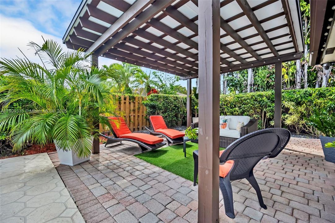 待售: $1,100,000 (4 贝兹, 2 浴室, 2513 平方英尺)