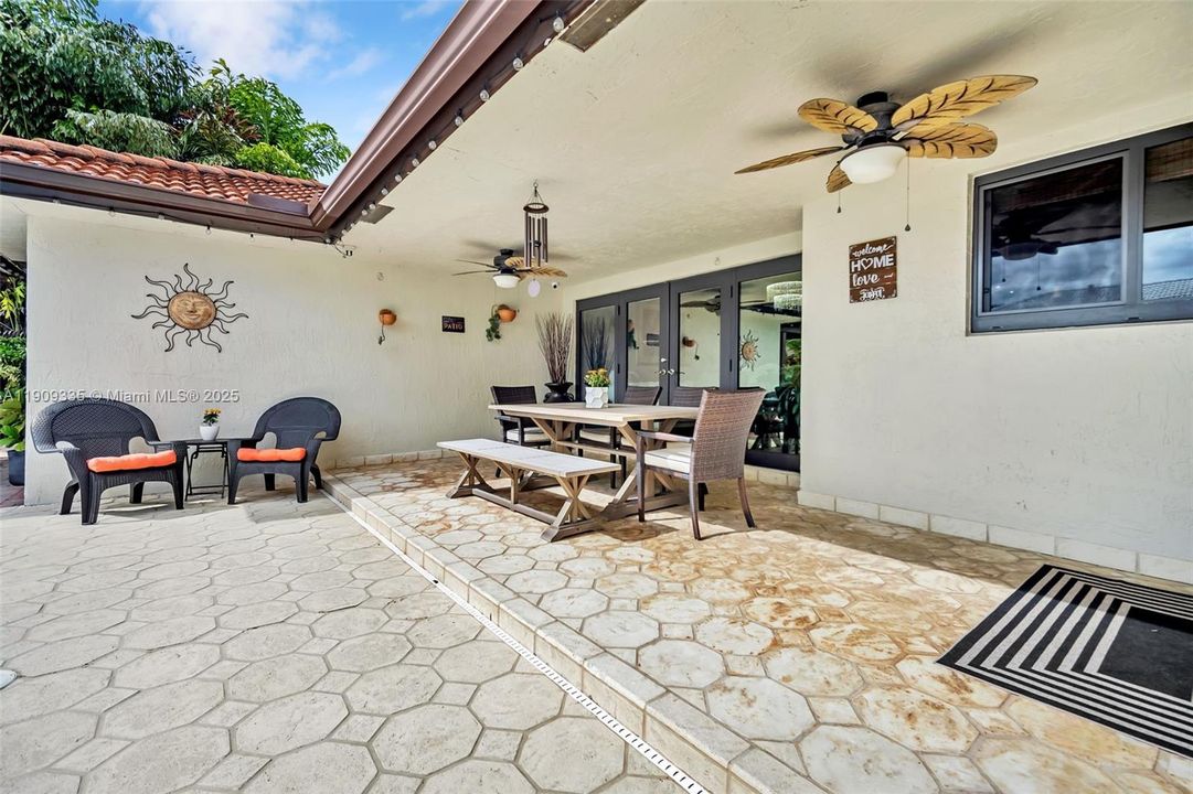 待售: $1,100,000 (4 贝兹, 2 浴室, 2513 平方英尺)