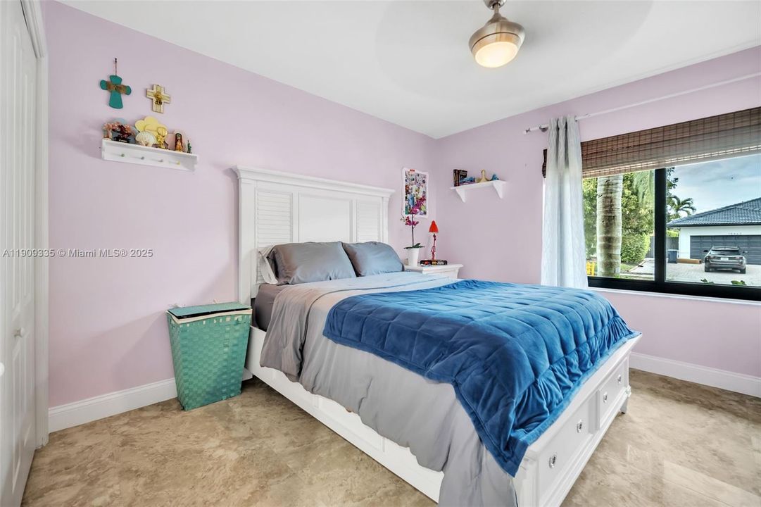 待售: $1,100,000 (4 贝兹, 2 浴室, 2513 平方英尺)