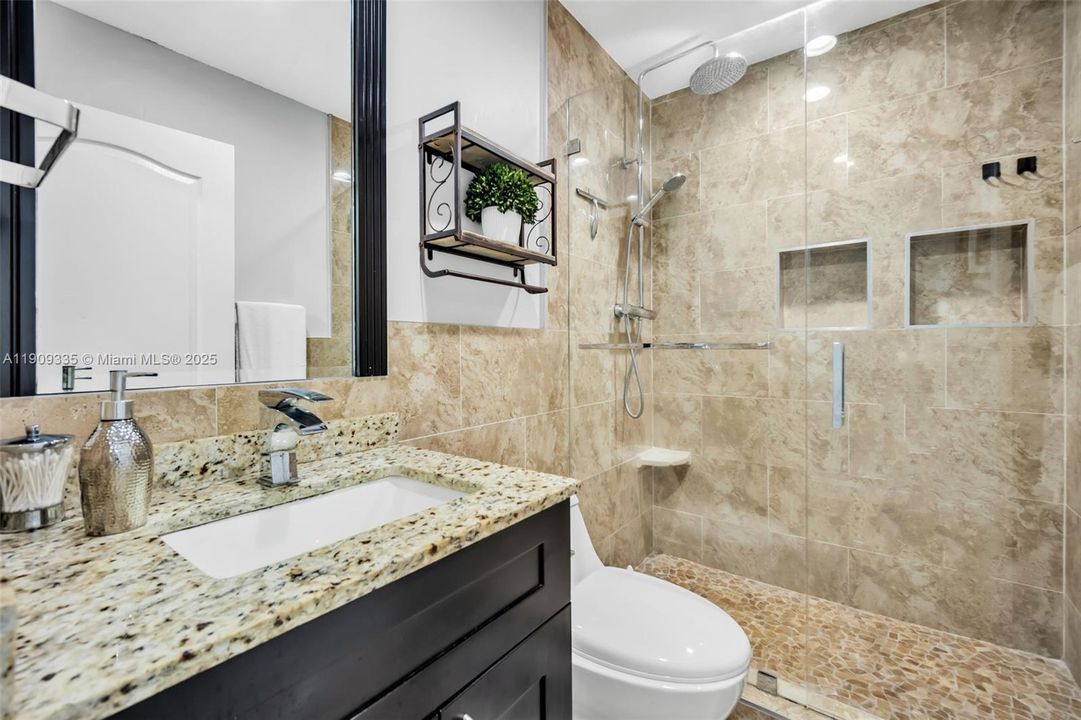 待售: $1,100,000 (4 贝兹, 2 浴室, 2513 平方英尺)