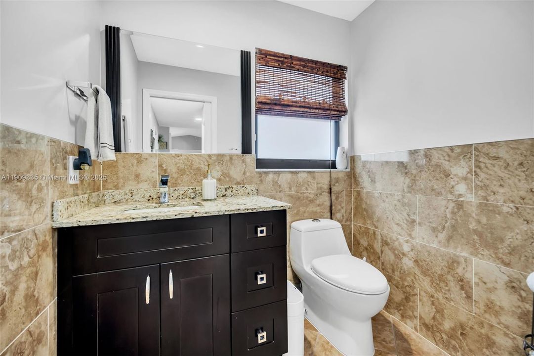 待售: $1,100,000 (4 贝兹, 2 浴室, 2513 平方英尺)