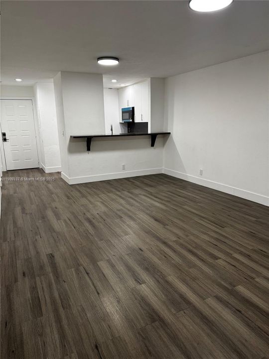 Active With Contract: $165,000 (2 beds, 2 baths, 980 Square Feet)