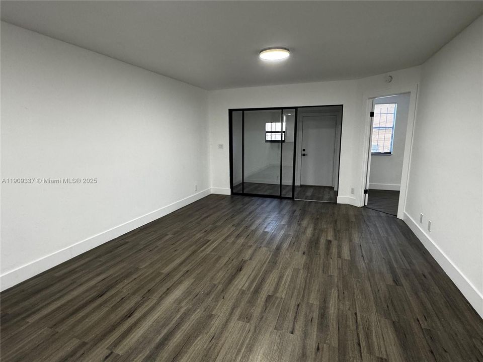 Active With Contract: $165,000 (2 beds, 2 baths, 980 Square Feet)