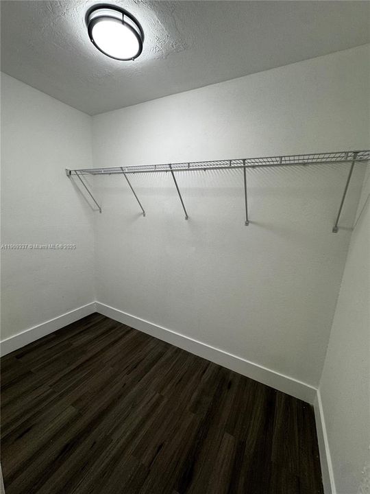 Active With Contract: $165,000 (2 beds, 2 baths, 980 Square Feet)