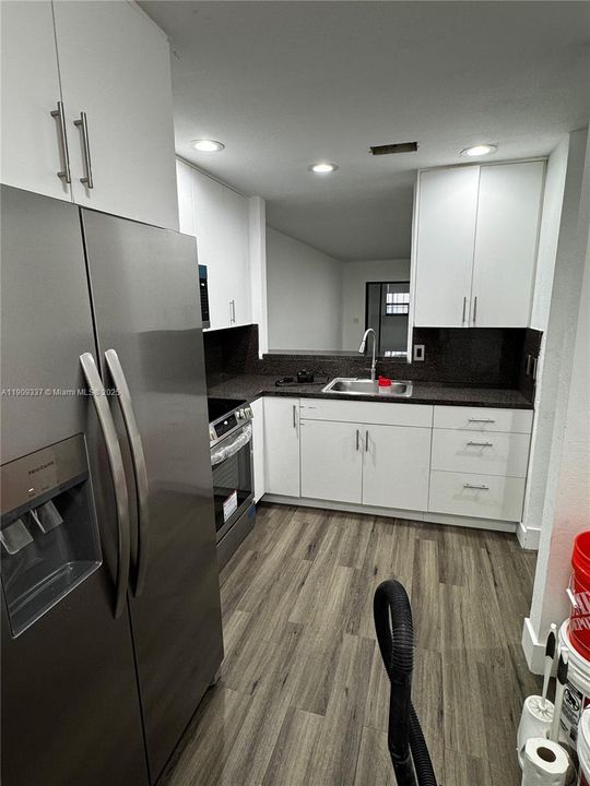 Active With Contract: $165,000 (2 beds, 2 baths, 980 Square Feet)