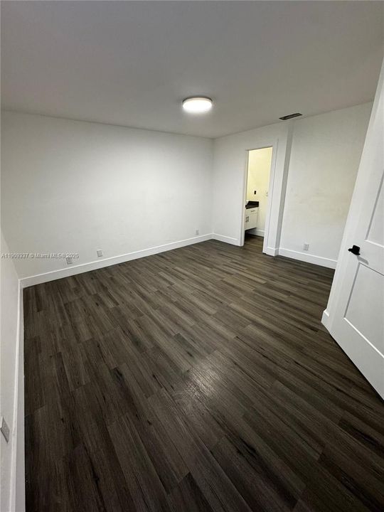 Active With Contract: $165,000 (2 beds, 2 baths, 980 Square Feet)