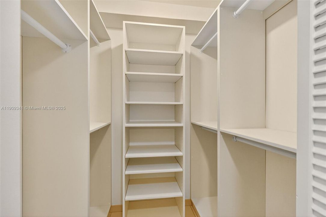 Под контрактом: $2,000 (1 спален, 1 ванн, 987 Квадратных фут)